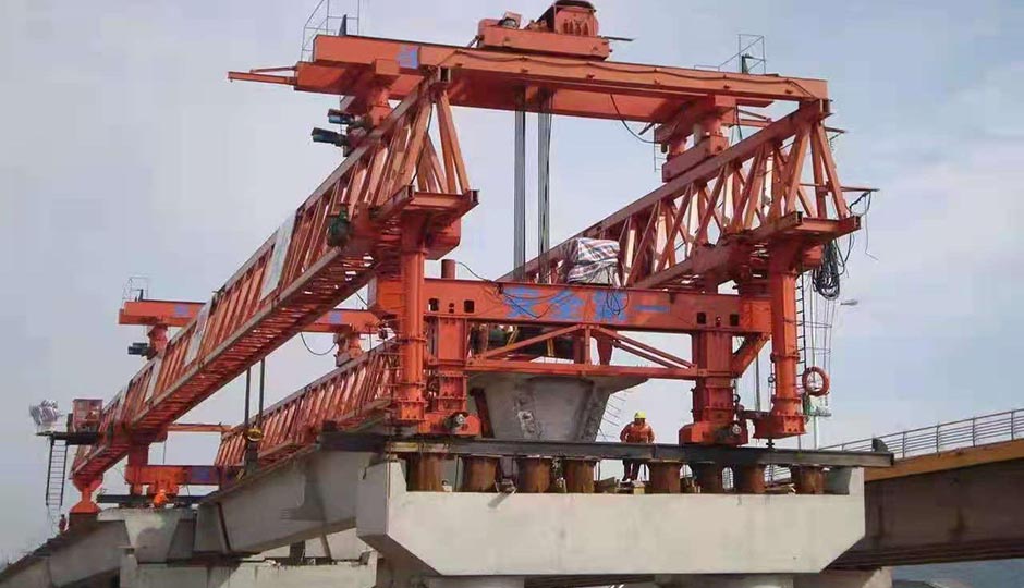 躍龍起重架橋機(jī)在湖北林泓建設(shè)工程有限公司大冶湖濱湖大橋
