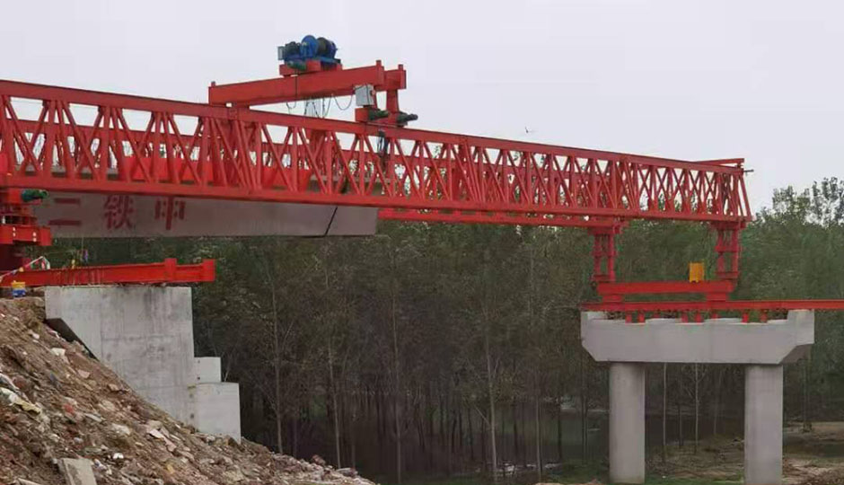 躍龍起重架橋機(jī)在中鐵二十局集團(tuán)北海市西村港跨海大橋