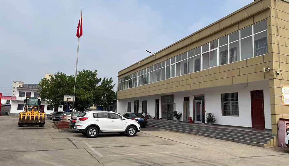 躍龍起重廠區(qū)一角002