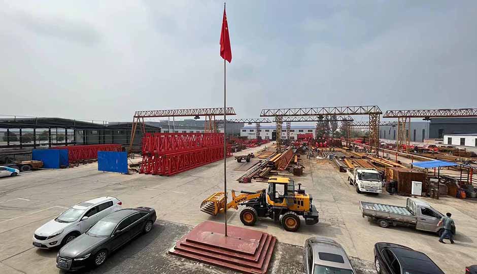 躍龍起重廠區(qū)一角001
